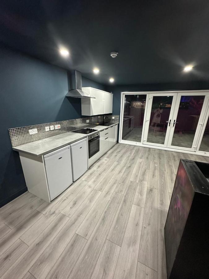 Penthouse Apartment, Sleeps 21 With Terrace Liverpool Exterior foto
